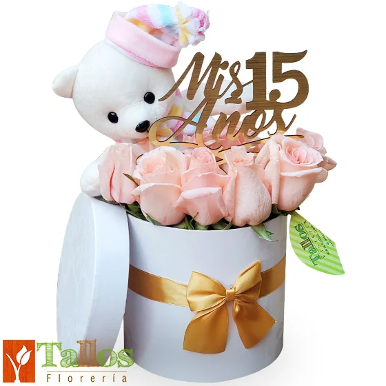 Arreglo floral en box con rosas rosadas y peluche ideal para regalo de quince años elegante y especial con entrega a domicilio en Lima