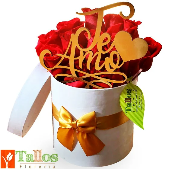arreglo floral en box blanco con rosas rojas te amo para regalo de amor en Lima