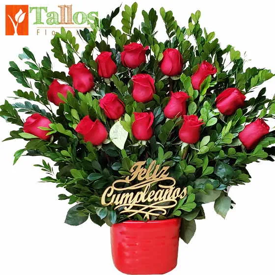 arreglo floral de rosas rojas en florero para cumpleaños delivery de flores en Lima