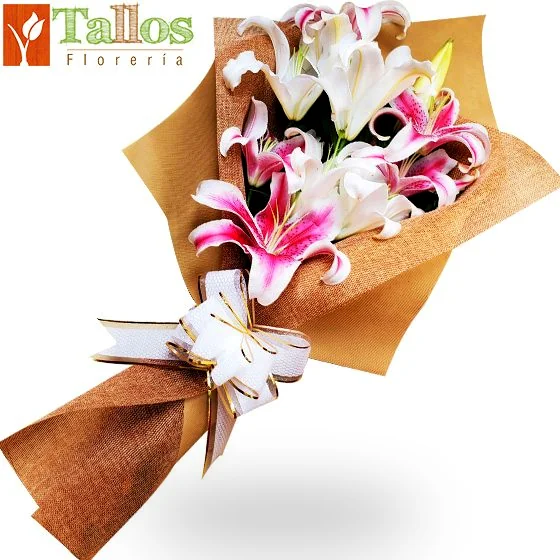 Ramo de lirios blancos y rosados para regalo elegante con flores frescas ideal para cumpleaños o ocasión especial en Lima