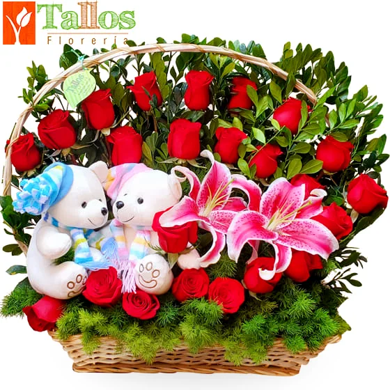 Arreglo floral con rosas rojas y lirios rosados con peluches ideal para regalo de amor romántico o aniversario con entrega a domicilio en Lima