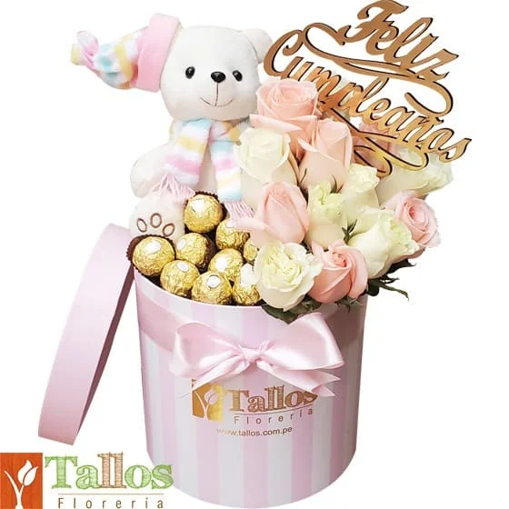 Arreglo floral en box con rosas blancas y rosadas chocolates y peluche ideal para regalo de cumpleaños elegante con entrega a domicilio en Lima