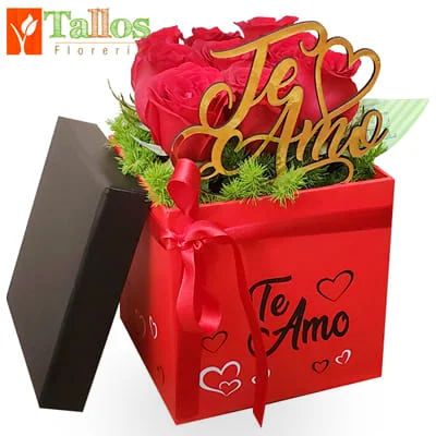 Arreglo floral de rosas rojas en caja ideal para regalo de amor romántico o aniversario elegante con delivery en Lima