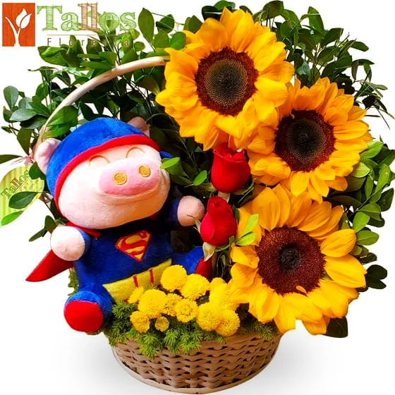 Arreglo floral de girasoles con peluche ideal para regalo de hombre alegre y especial para cumpleaños o sorpresa con delivery en Lima
