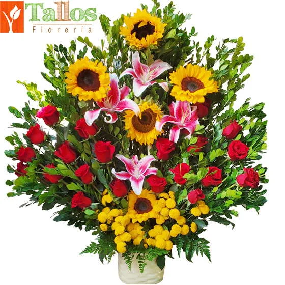 arreglo floral primaveral colorido con rosas girasoles y lirios para cumpleaños o eventos delivery de flores en Lima
