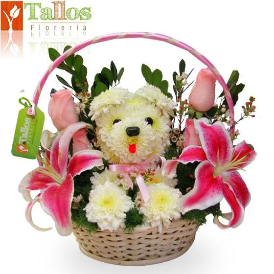 arreglo floral con cachorrita de flores y lirios para regalo de amistad con entrega en Lima