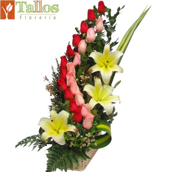 arreglo floral con rosas y lirios para cumpleaños o eventos delivery de flores en Lima