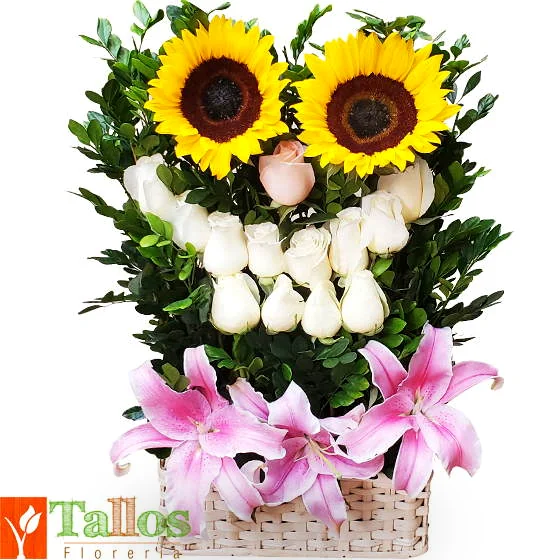 Arreglo floral con rosas blancas lirios rosados y girasoles en cesta ideal para regalo elegante y colorido para cumpleaños o cualquier ocasión con delivery en Lima