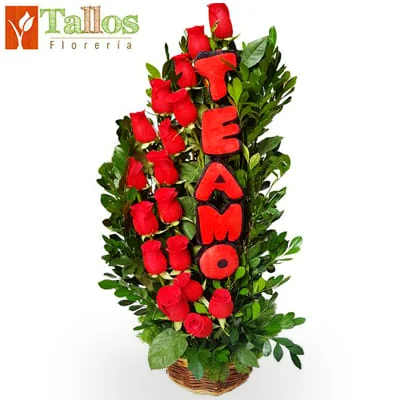 Arreglo floral con rosas rojas y peluche en canasta ideal para regalo de amor romántico o aniversario con delivery en Lima