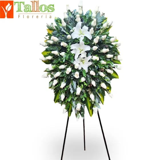 Arreglo floral de condolencias con rosas blancas y lirios blancos para velorios elegante y sobrio con delivery en Lima