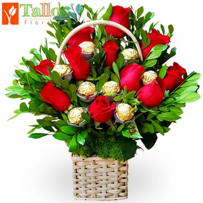 canasta de rosas y chocolates para regalo romántico delivery de flores en Lima