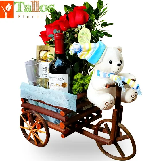 llegando a brindar con rosas para regalo romántico delivery de flores en Lima
