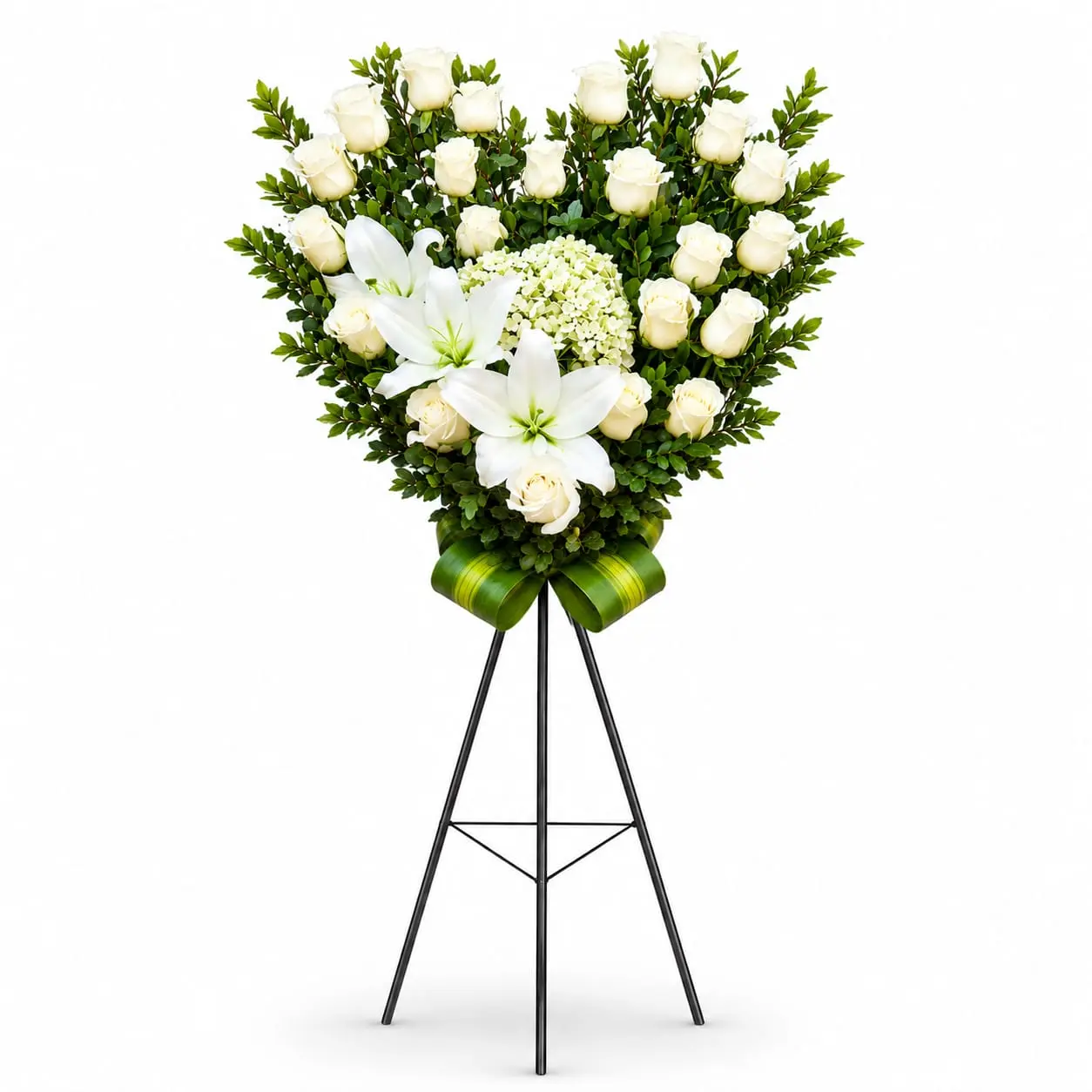 Arreglo floral de condolencias con rosas blancas en forma de corazón con lirios y hortensias para velorios elegante y sobrio con entrega a domicilio en Lima