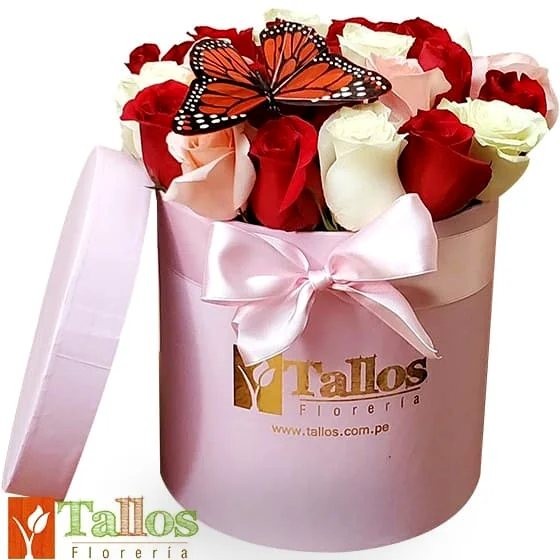 arreglo floral en box con rosas y mariposa para regalo con entrega en Lima